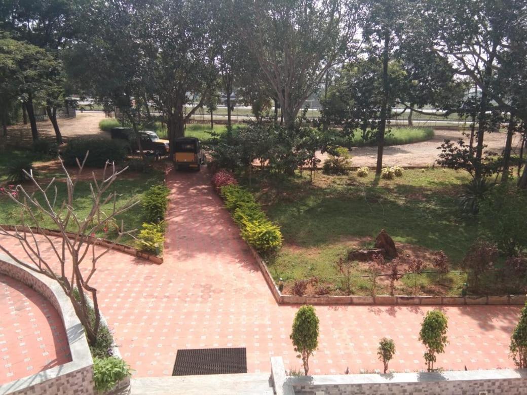 Kstdc Hotel Mayura Pavithra Yediyur Kunigal ภายนอก รูปภาพ