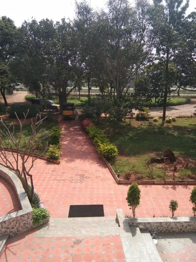 Kstdc Hotel Mayura Pavithra Yediyur Kunigal ภายนอก รูปภาพ