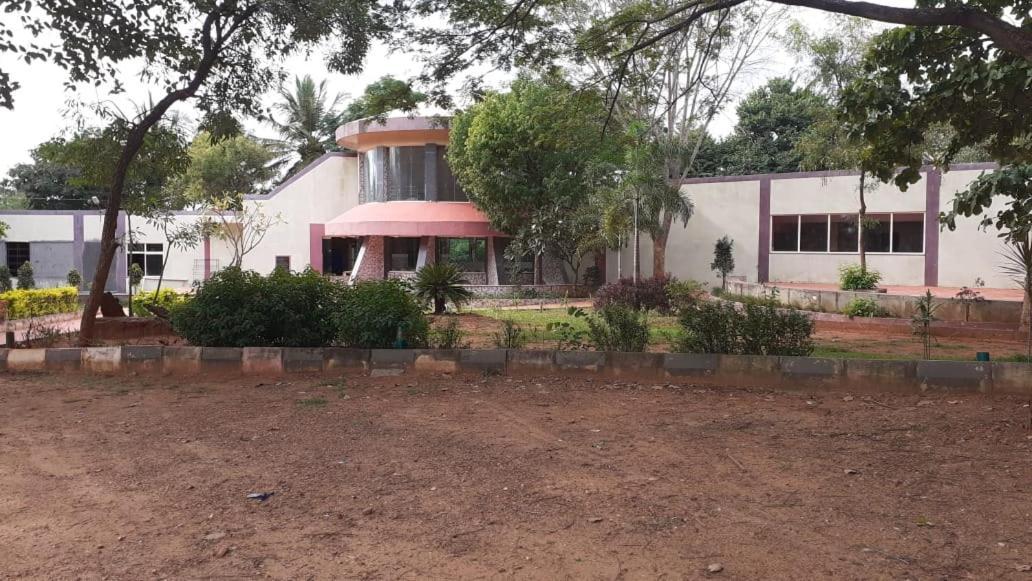 Kstdc Hotel Mayura Pavithra Yediyur Kunigal ภายนอก รูปภาพ